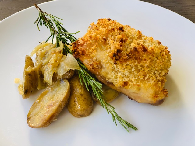 Roast crispy chicken with fennel and onions