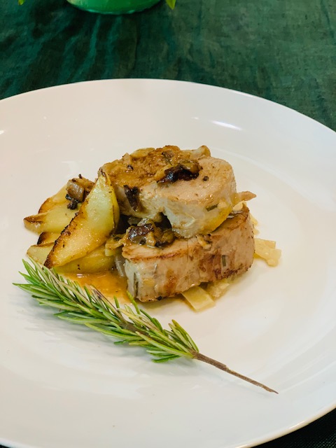 roasted pork tenderloin with apples and onions