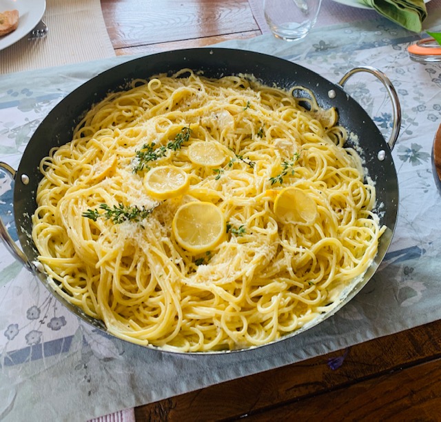 Spaghetti with creamy lemon sauce
